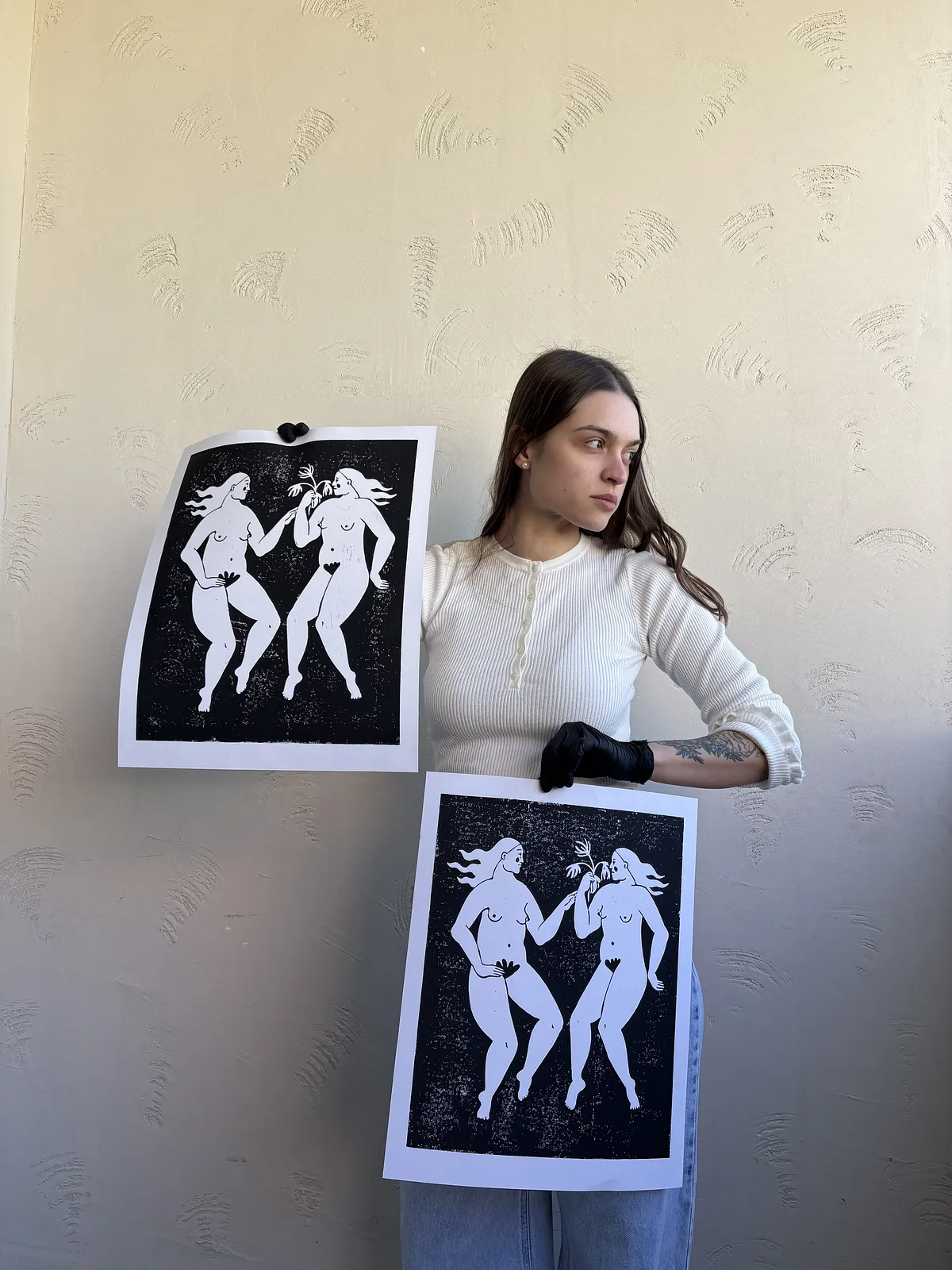 Image of Лінорюра "Жінки з надією" by Diana Ruban , size: 43 x 34 (image size 37.5 x 30 cm), made of Папір, чорнило для ліногранури, Graphics medium, from Грузія, part of the Linocut, graphics series, priced at $100 Photo 3 of 3.